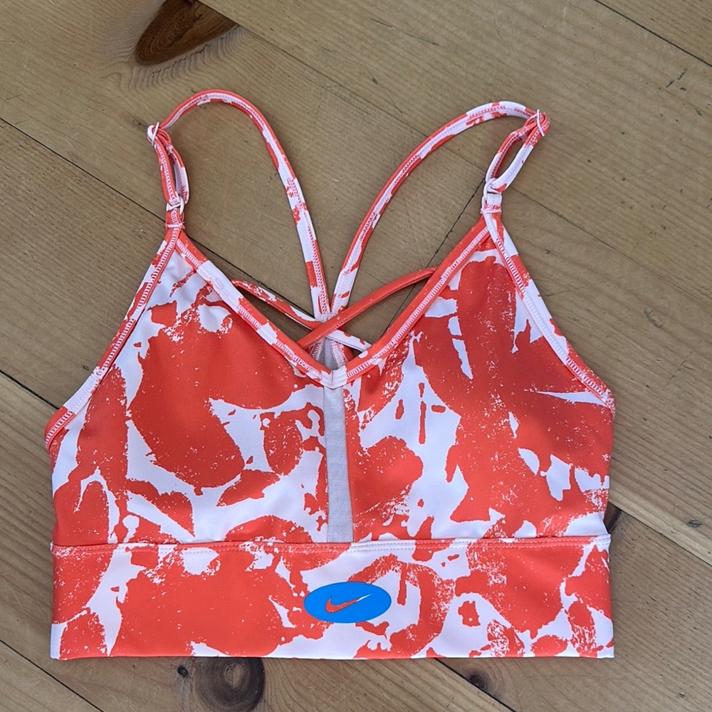 🟠Nike Abstract Orange and White Sports Bra. Like new! Size S.
